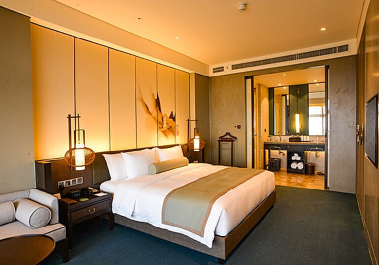 pngtree-bedroom-guest-room-five-star-hotel-image_990205